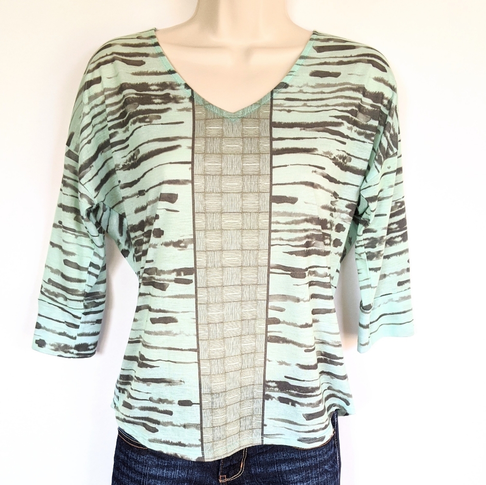 Prana 3/4 sleeve‎ v-neck tee